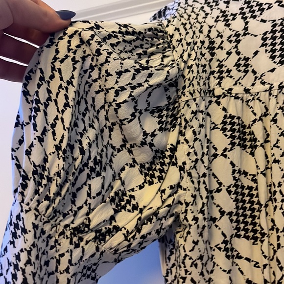 Free People Reptile Skin Patterned Long Sleeve Cropped Blouse Top Button Puff - Picture 9 of 9